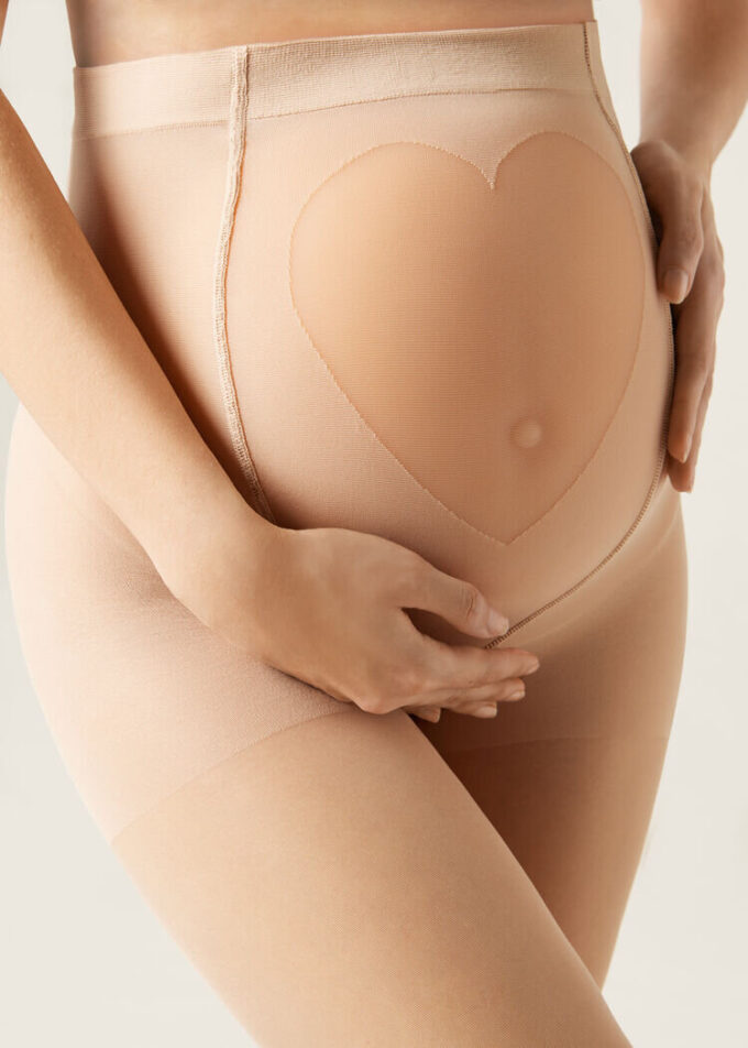 Colanți transparenți Maternity de 20 denari cu inimă transparentă Colanți transparenți Maternity de 20 denari cu inimă transparentă