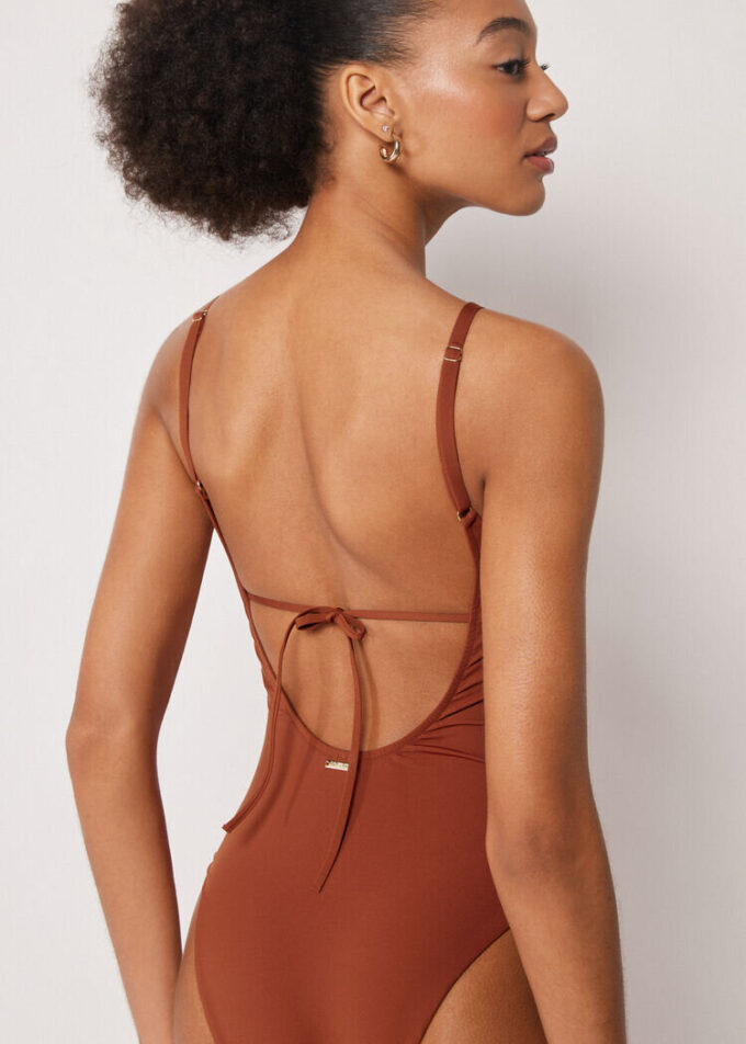Costum de baie clasic dintr-o singură piesă, croială premium Costum de baie clasic dintr-o singură piesă, croială premium