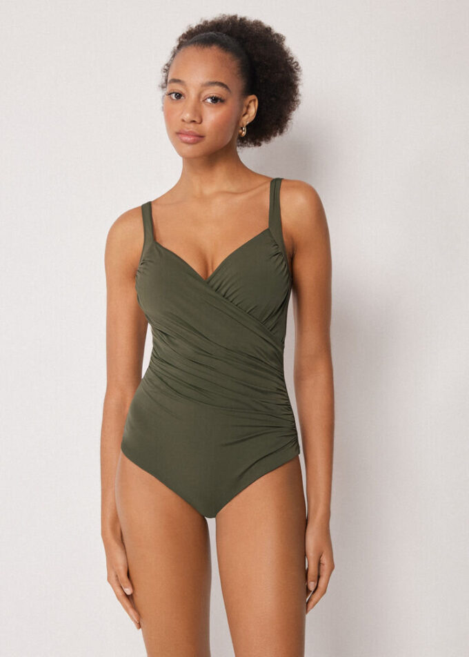 Costum de baie întreg, cu efect de slăbire, drapaj elegant Costum de baie întreg, cu efect de slăbire, drapaj elegant