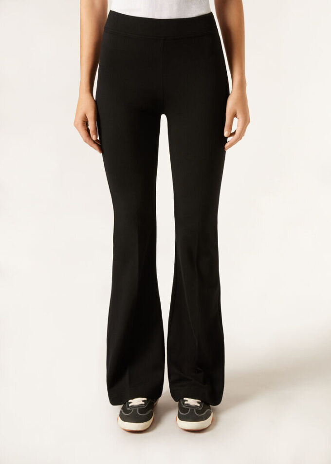 Pantaloni evazați Pantaloni evazați