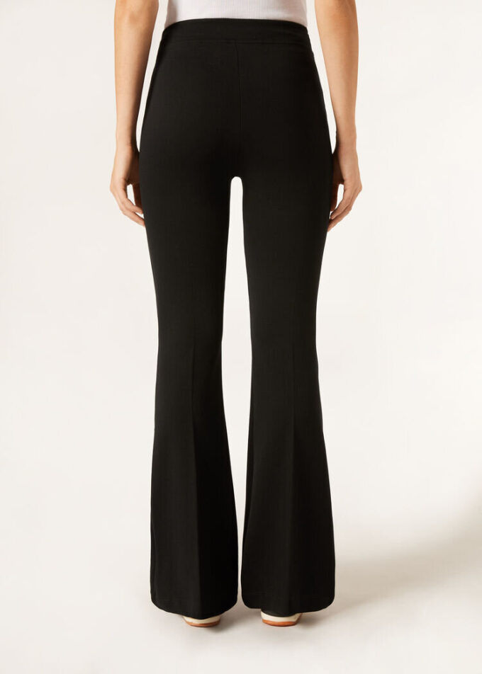 Pantaloni evazați Pantaloni evazați