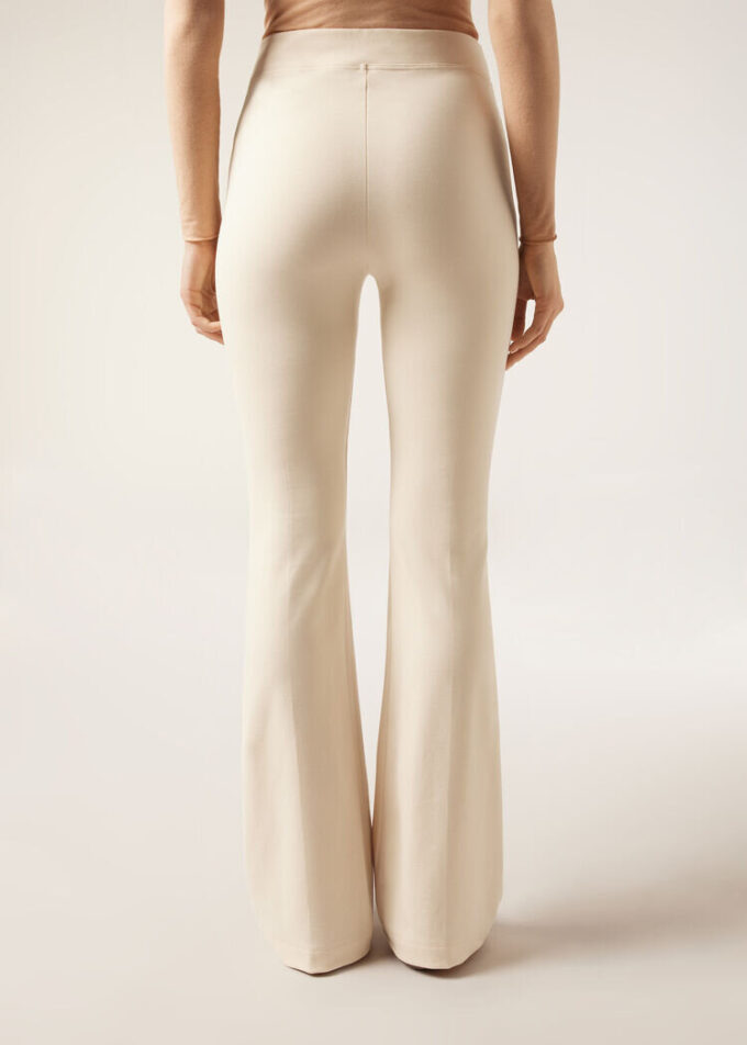 Pantaloni evazați Pantaloni evazați