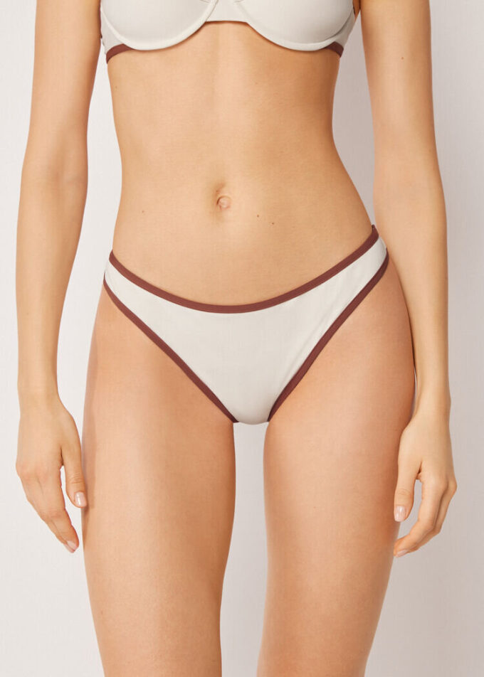 Slip de baie cu bordură bicoloră Slip de baie cu bordură bicoloră