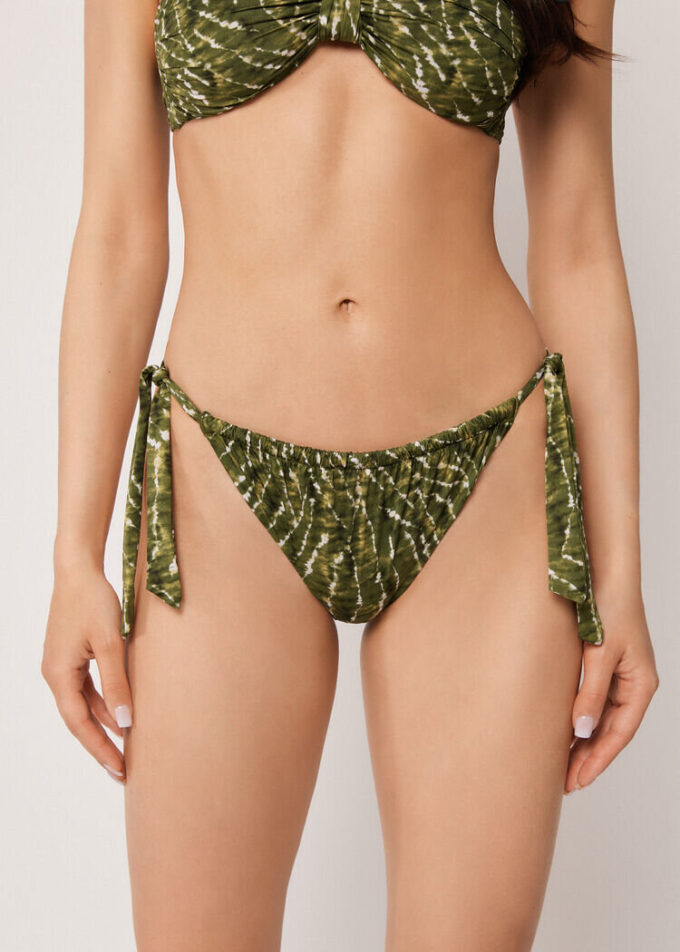 Slip de baie cu legături, în stil tie-dye natural Slip de baie cu legături, în stil tie-dye natural