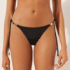 Slip de baie Tanga cu croială minimalistă Slip de baie Tanga cu croială minimalistă