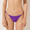Slip de baie Tanga cu croială minimalistă Slip de baie Tanga cu croială minimalistă