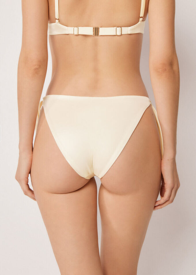 Slip de bikini cu slipuri cu șnur lateral din satin lucios