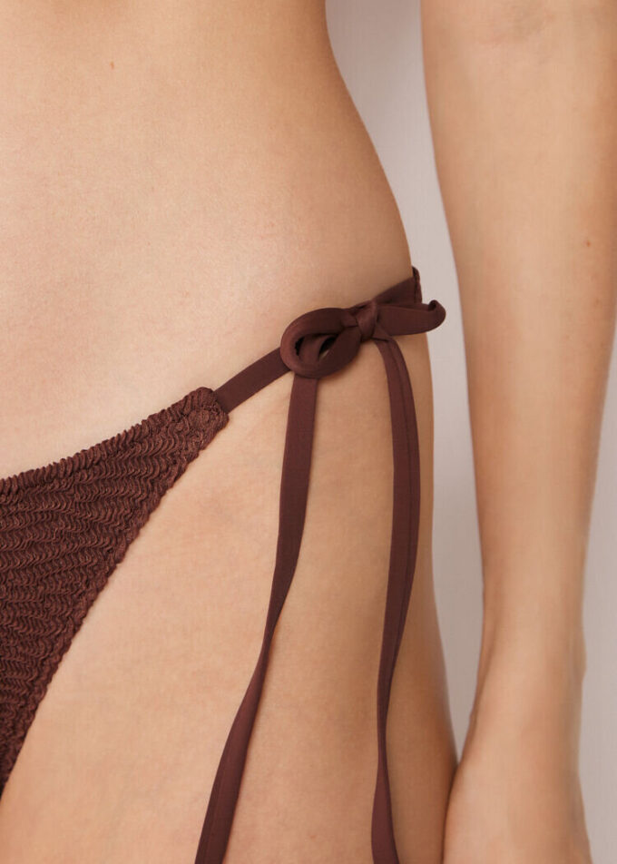 Slip de bikini cu valuri șifonate Slip de bikini cu valuri șifonate