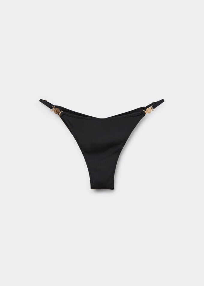 Slipuri braziliene cu croială minimalistă