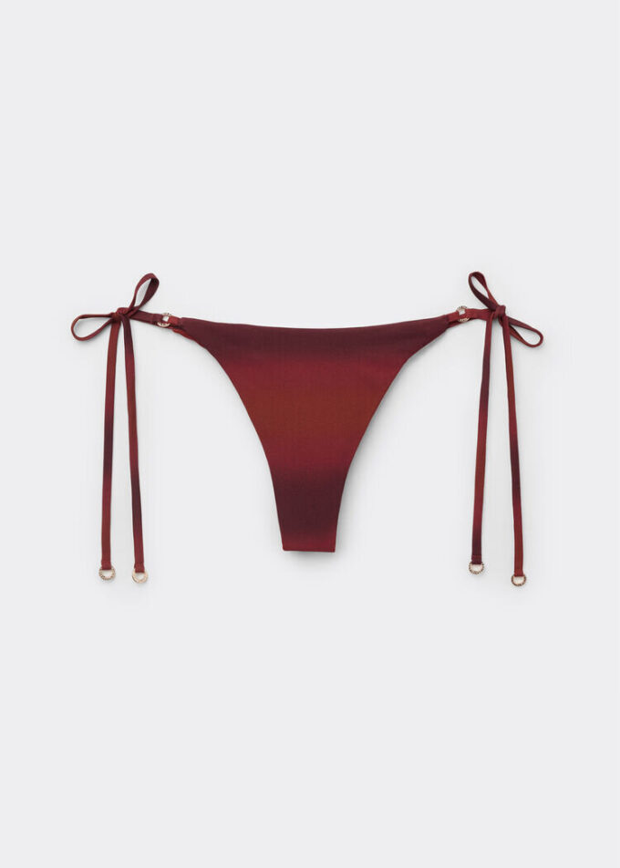Slipuri braziliene de baie cu nuanțe delicate Slipuri braziliene de baie cu nuanțe delicate