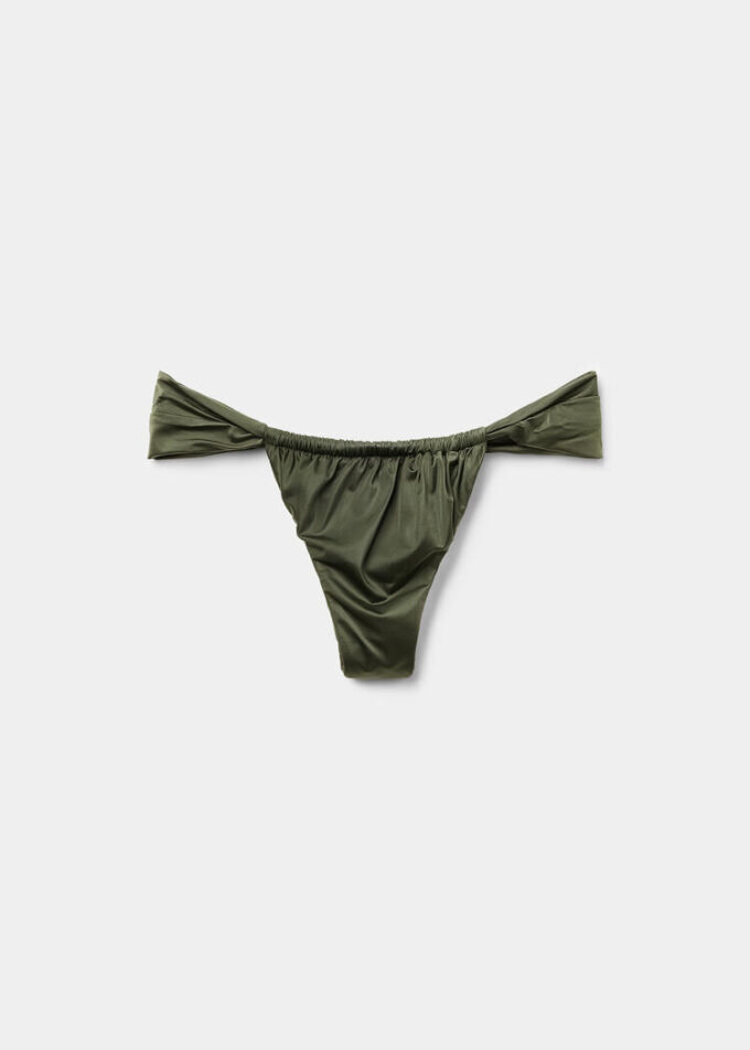 Slipuri braziliene de baie cu șnur, din satin lucios Slipuri braziliene de baie cu șnur, din satin lucios