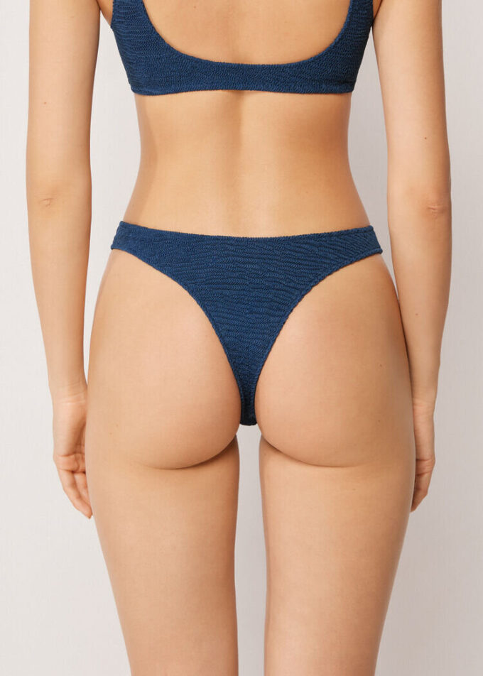 Slipuri braziliene de bikini cu valuri șifonate Slipuri braziliene de bikini cu valuri șifonate