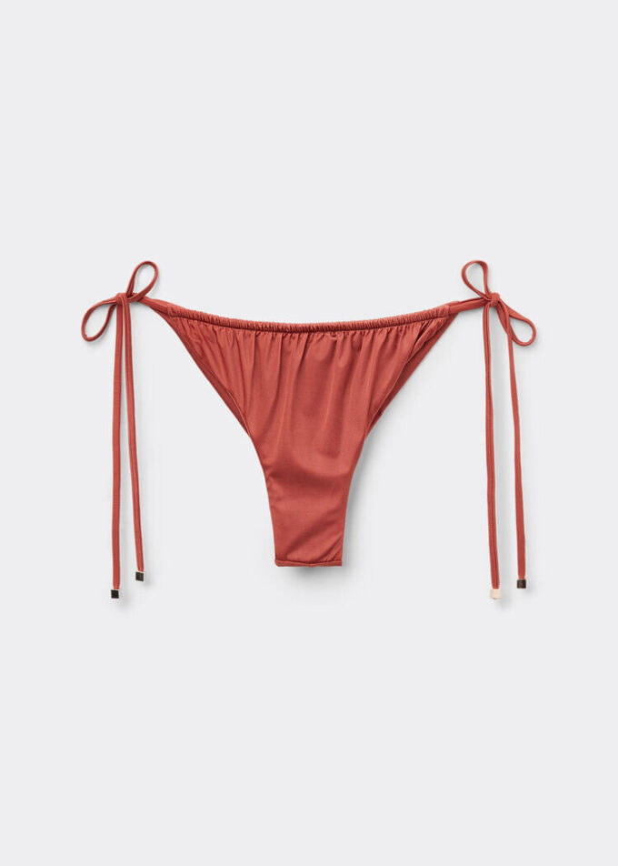 Slipuri de bikini braziliene din satin Slipuri de bikini braziliene din satin