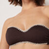 Top de bikini tip bandeau cu broderie bicoloră Top de bikini tip bandeau cu broderie bicoloră