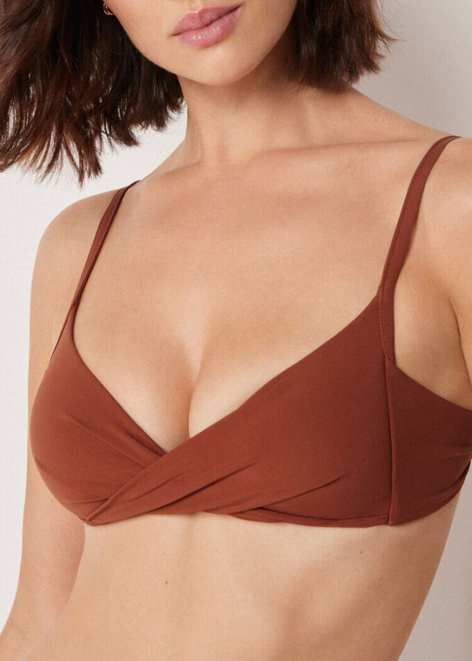 Top de bikini triunghiular cu cupe căptușite, croială premium Top de bikini triunghiular cu cupe căptușite, croială premium