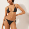 Top de costum de baie cu topuri triunghiulare cu croială minimalistă Top de costum de baie cu topuri triunghiulare cu croială minimalistă