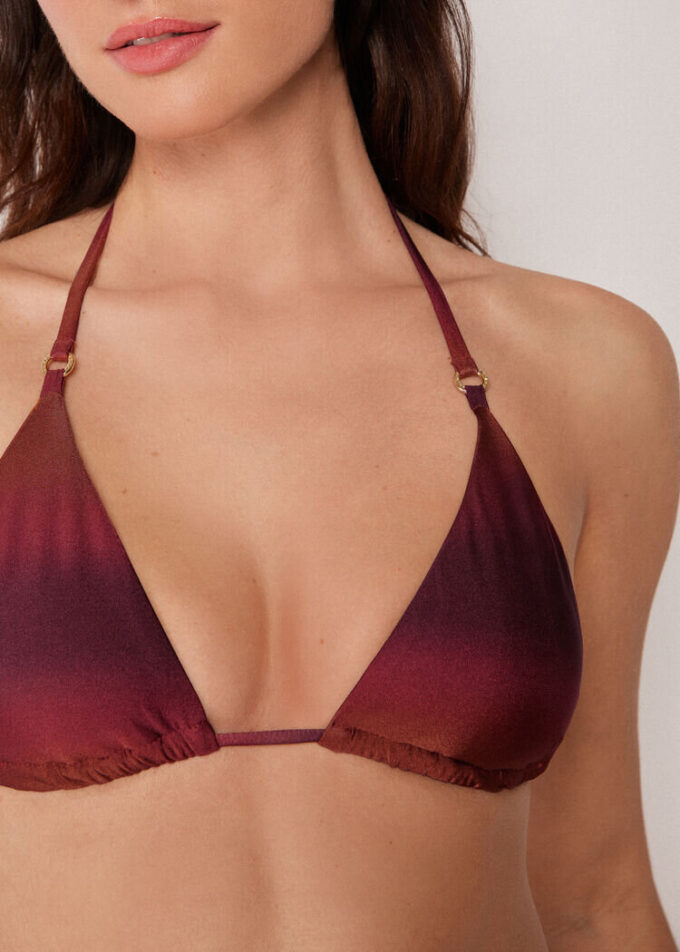 Top de costum de baie triunghiular în nuanțe delicate