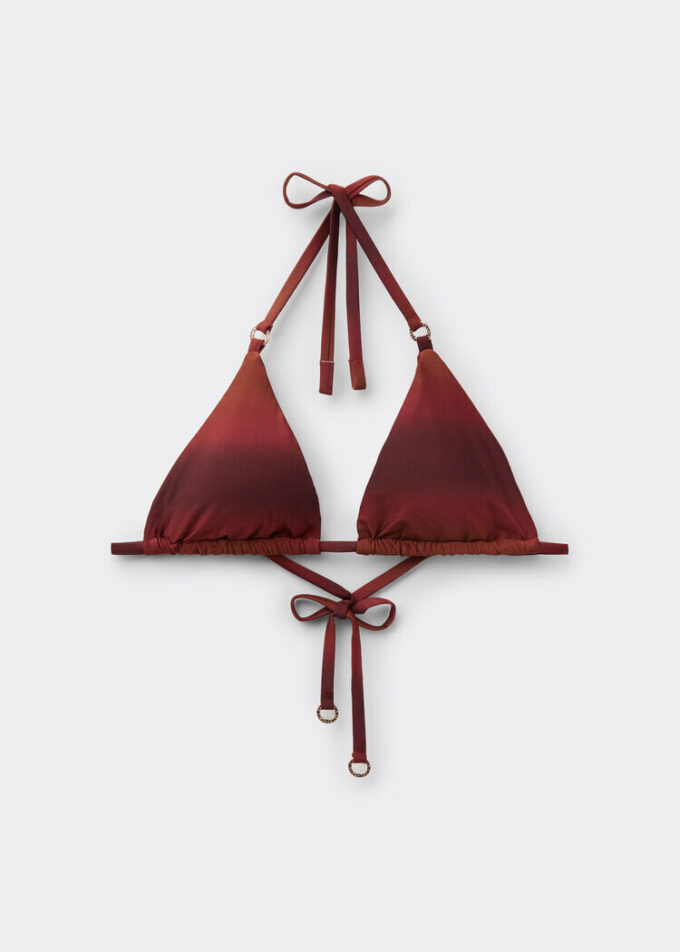 Top de costum de baie triunghiular în nuanțe delicate